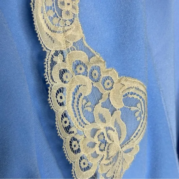 1960’d Blue Lace Trimmed Velveteen Robe