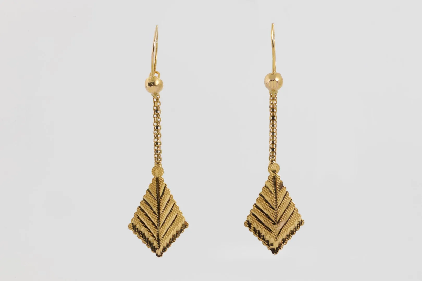 21k Yellow Gold Leaf Dangle Earrings (2.71g.)