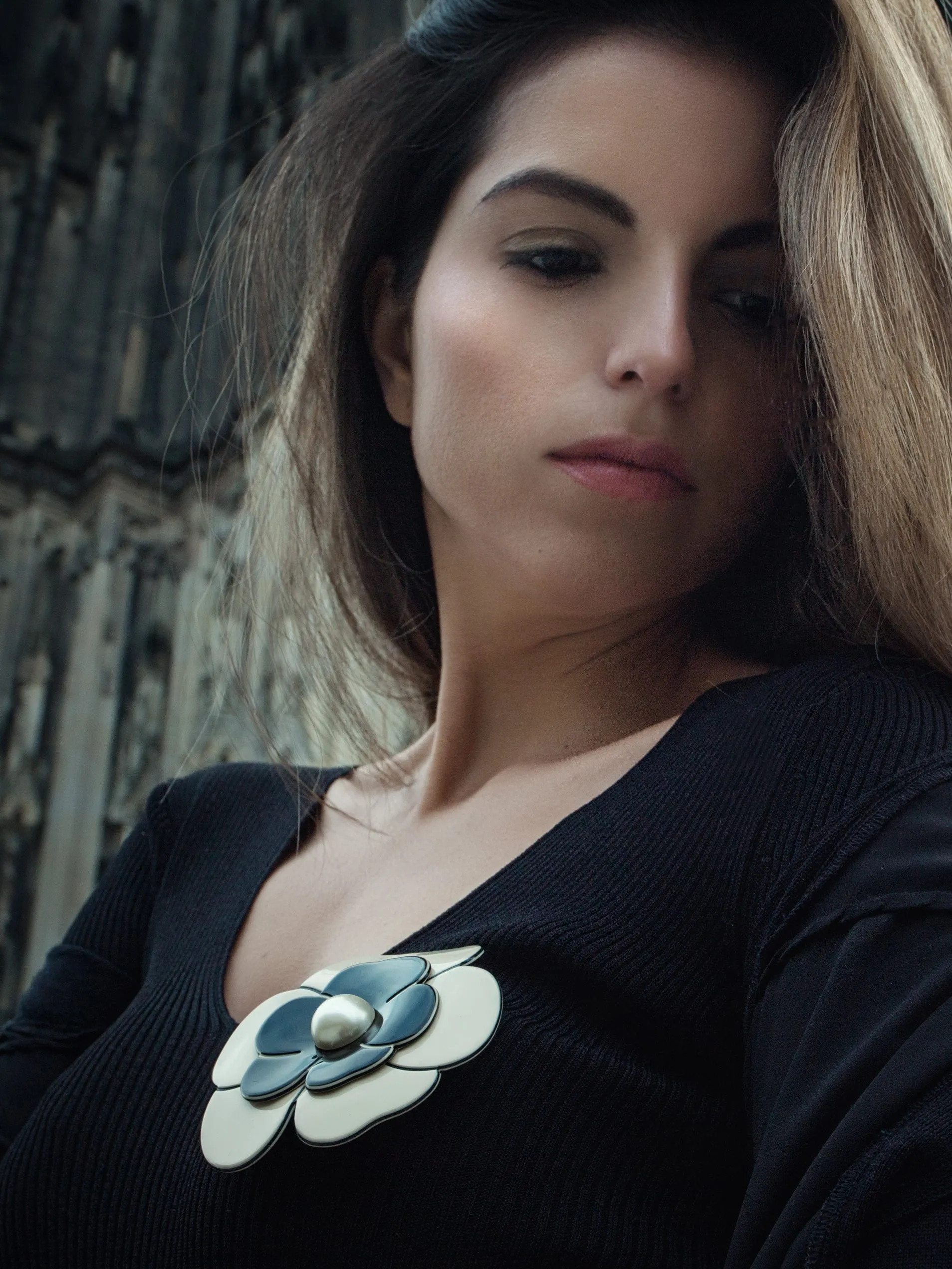 Camellia Large Pearl Black Brooch
