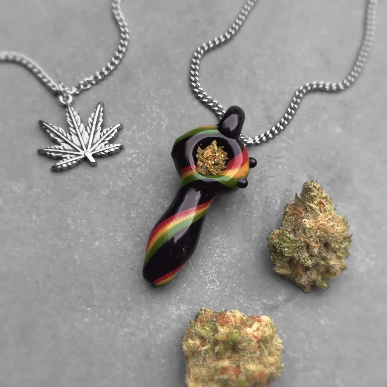 Functional Glass Micro Pipe Weed Necklace - Rasta