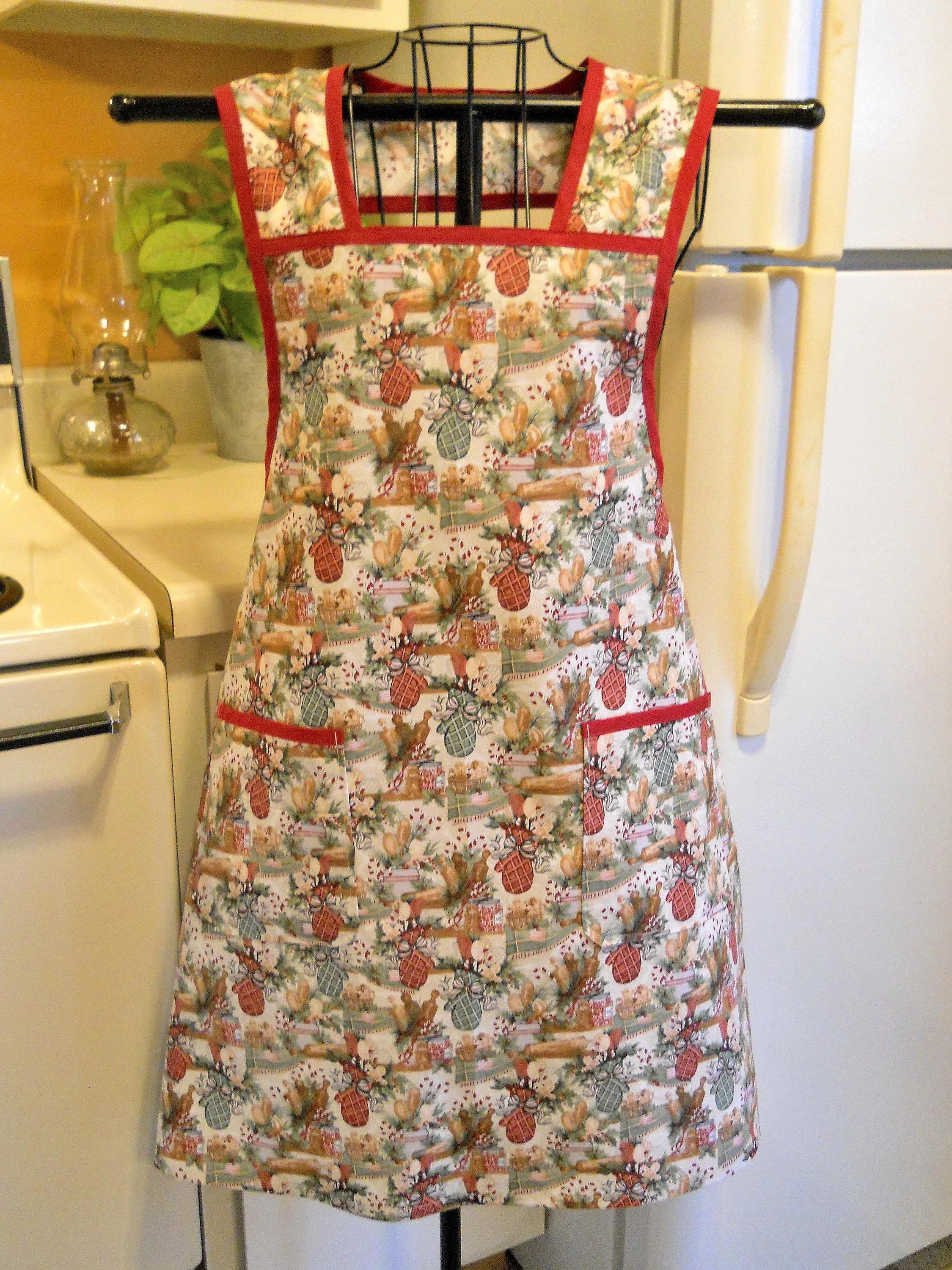 Grandma Old Fashioned Red and Green Christmas Kitchen Apron in Medium
