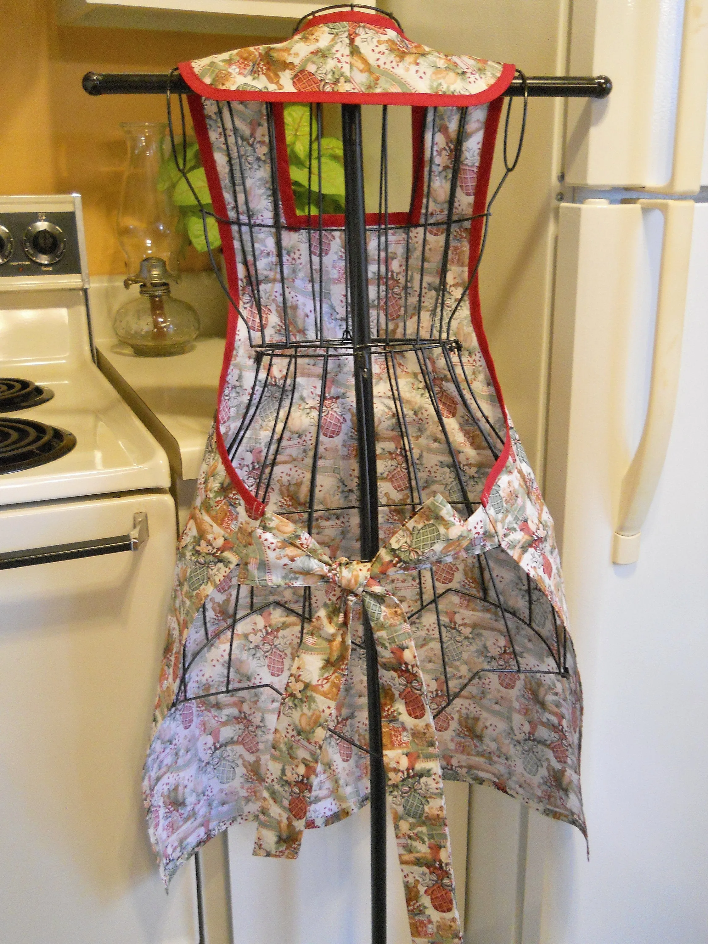 Grandma Old Fashioned Red and Green Christmas Kitchen Apron in Medium