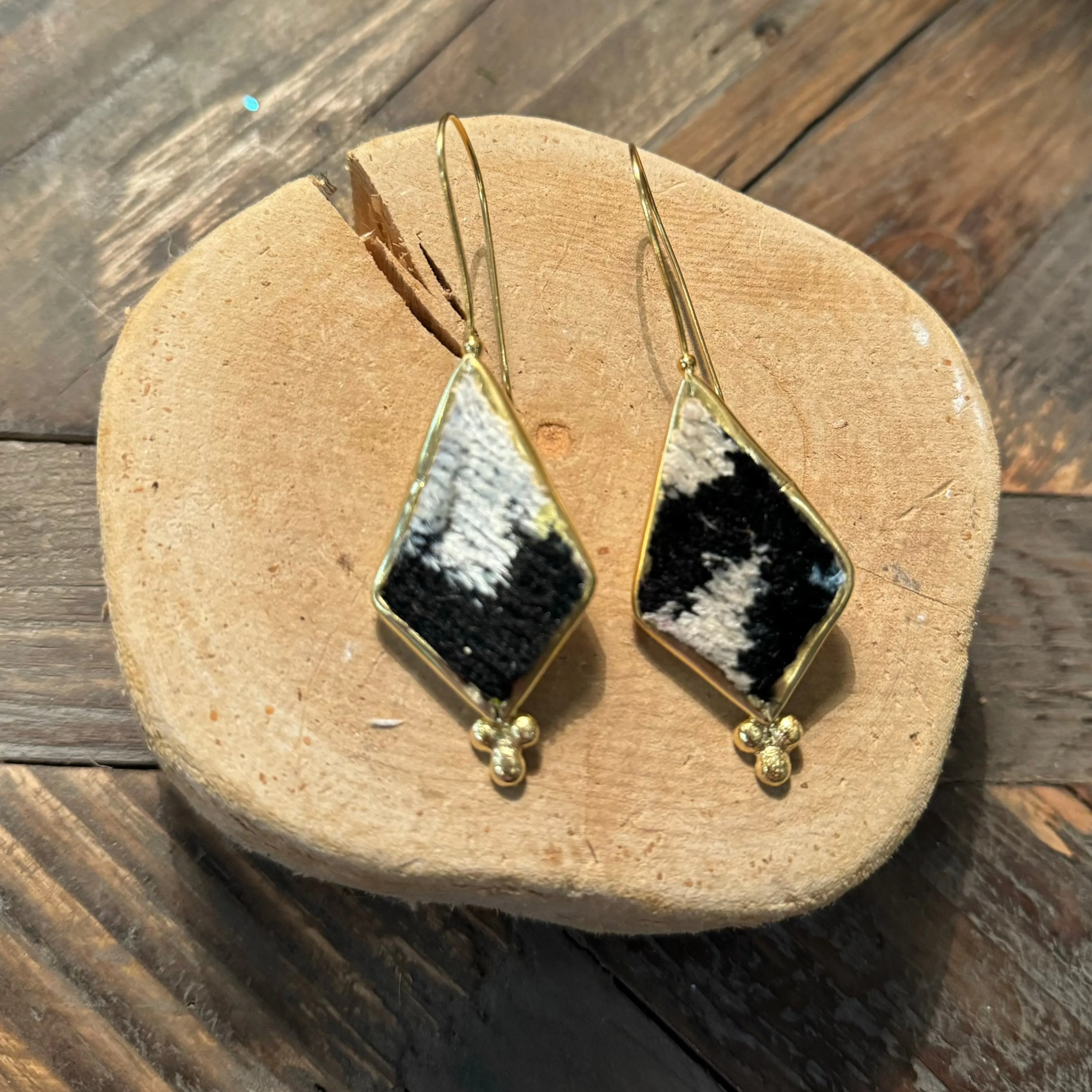 Hand Crafted Ottoman Vintage Textile Earrings - Coffin Diamond