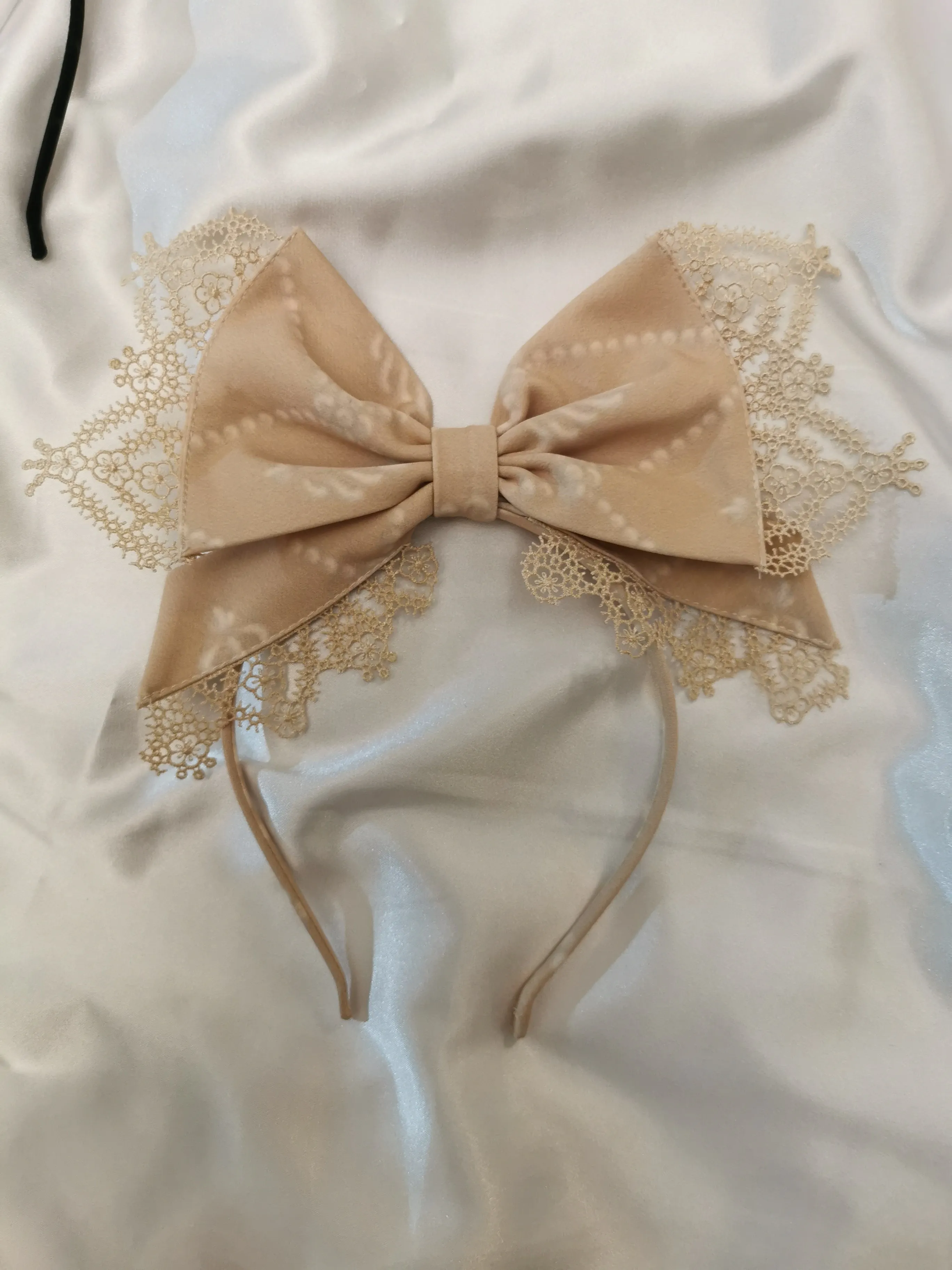 Headband lace