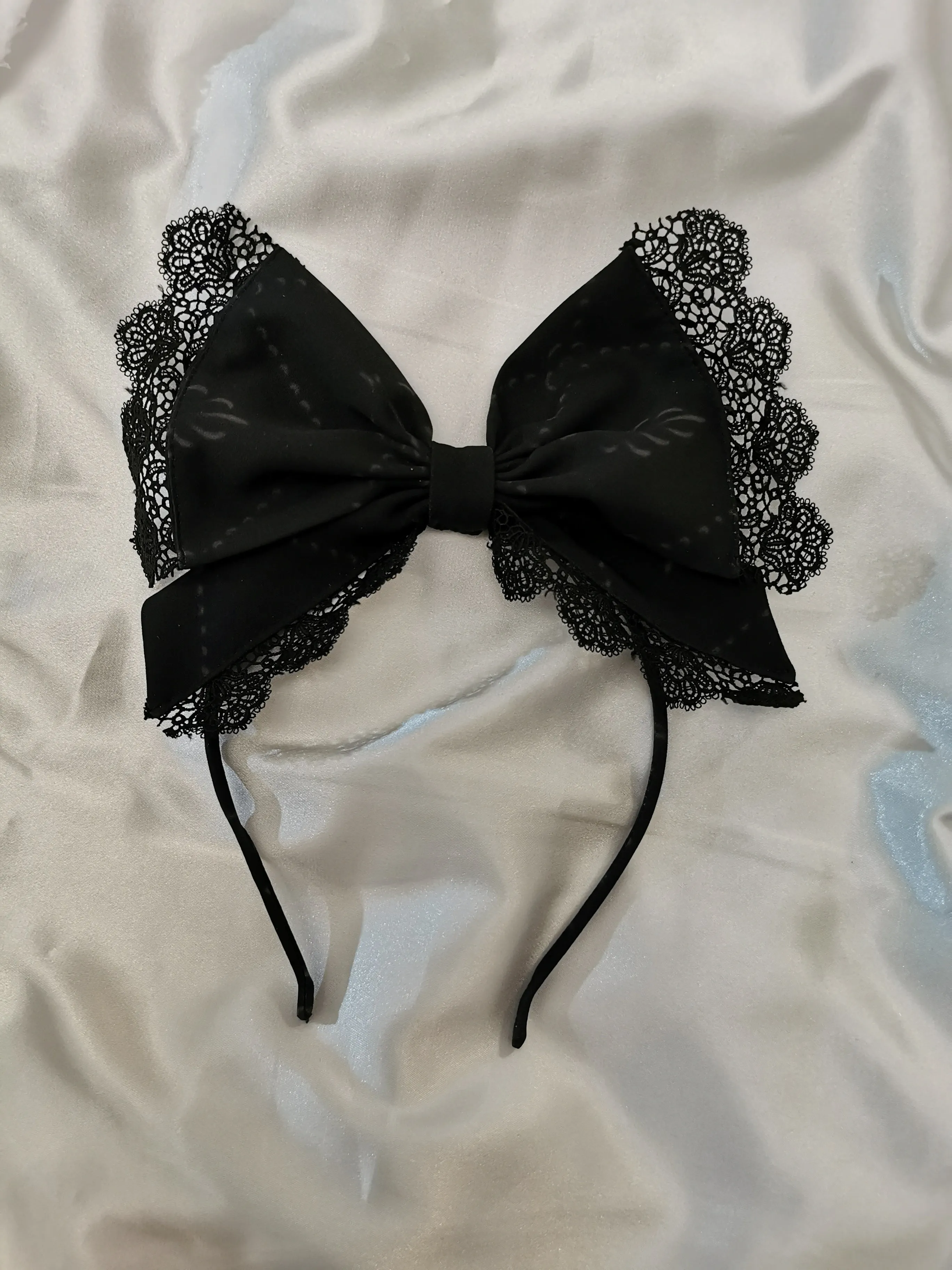 Headband lace