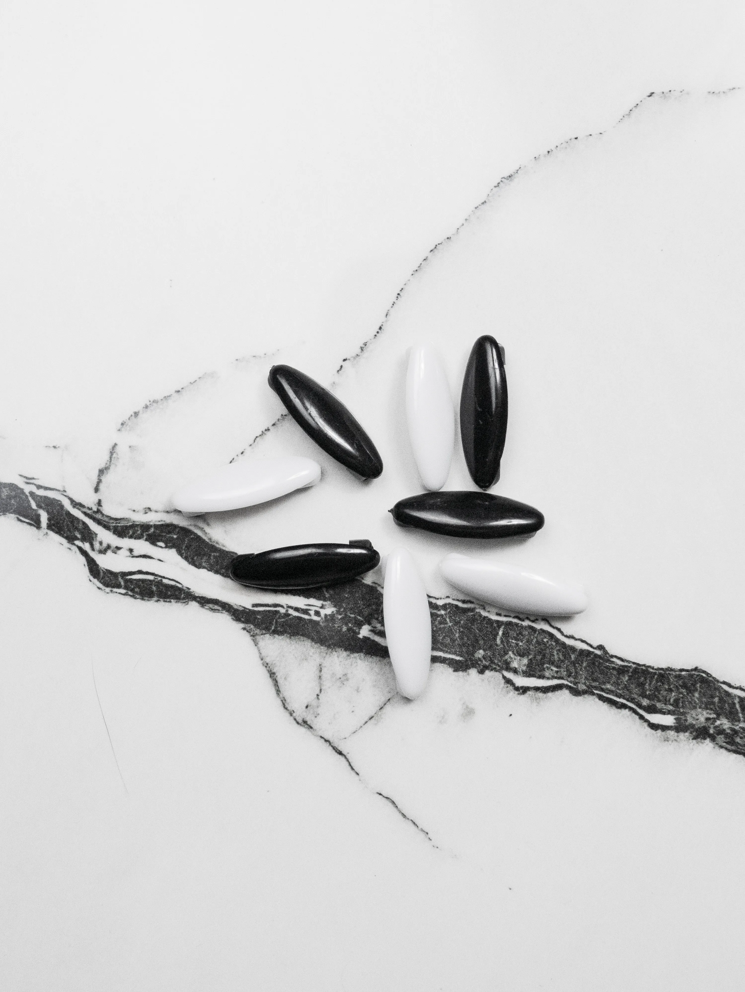 Hijab Pins Black and White