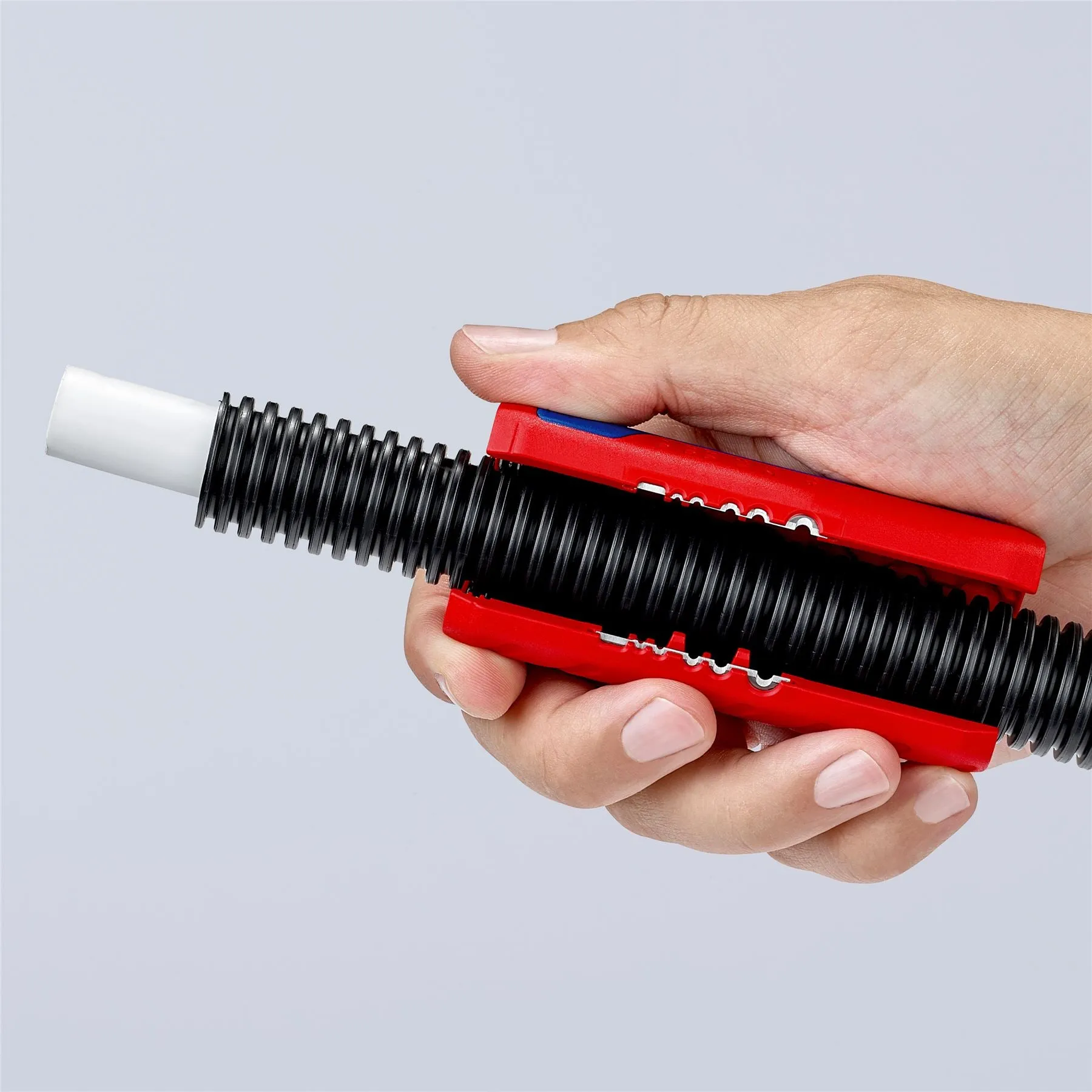 KNIPEX TwistCut Corrugated Pipe Cutter and Wire Stipper 13-32mm Diameter Capacity 100mm 90 22 02 SB