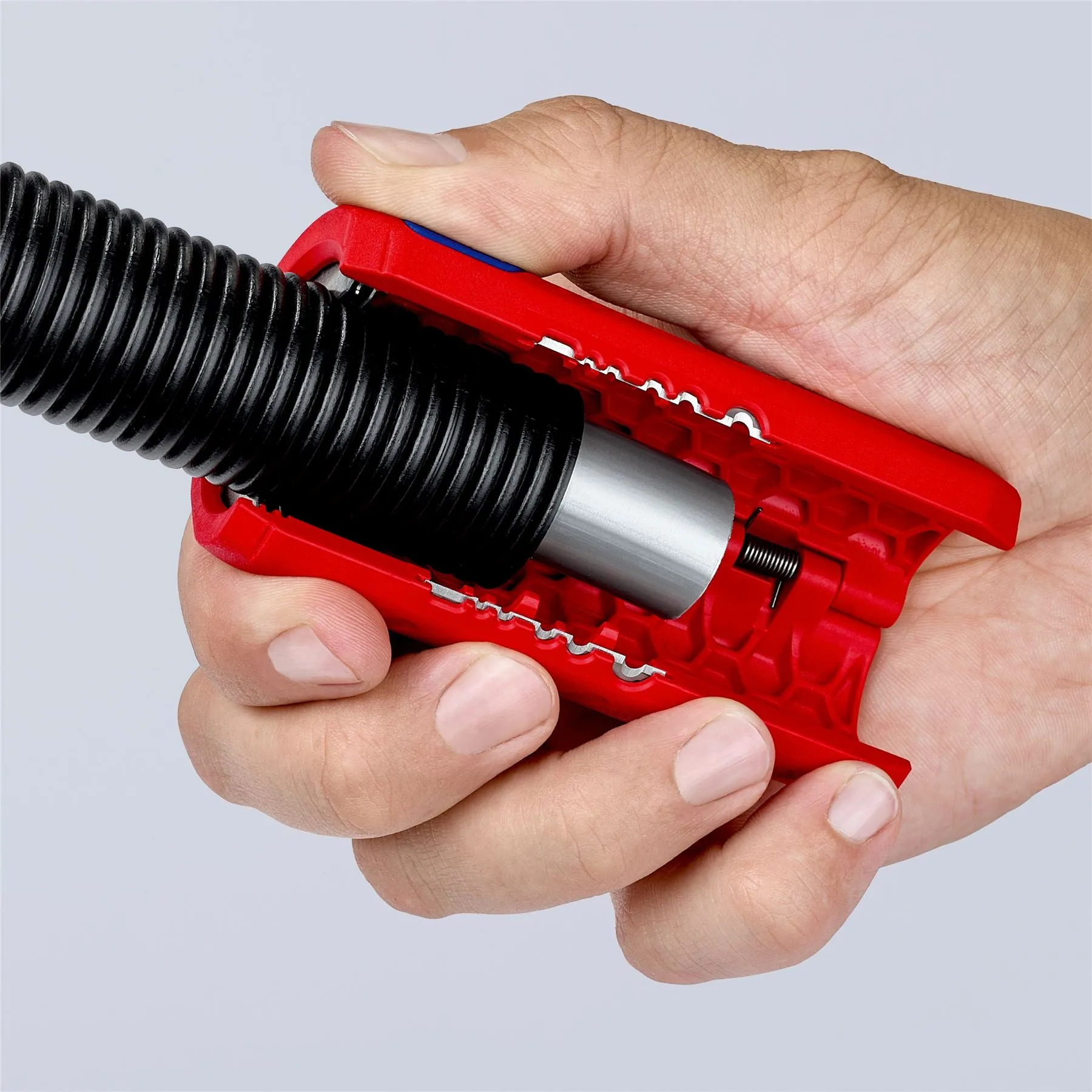 KNIPEX TwistCut Corrugated Pipe Cutter and Wire Stipper 13-32mm Diameter Capacity 100mm 90 22 02 SB