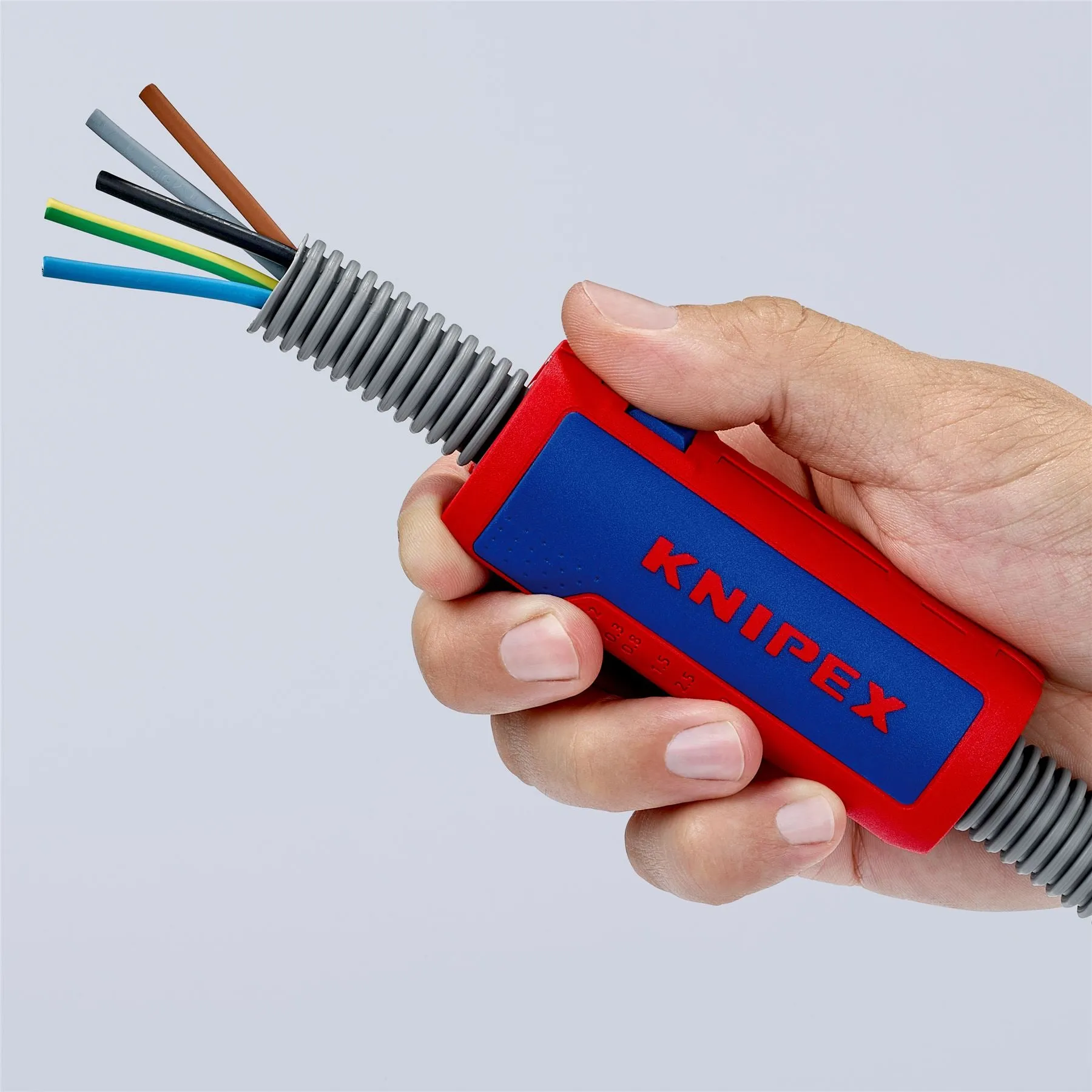 KNIPEX TwistCut Corrugated Pipe Cutter and Wire Stipper 13-32mm Diameter Capacity 100mm 90 22 02 SB