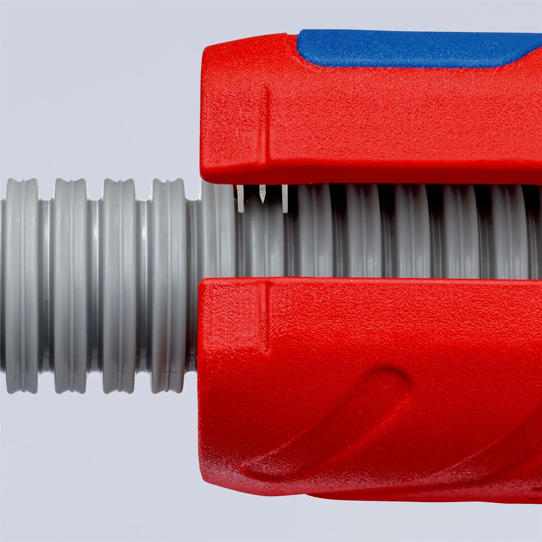 KNIPEX TwistCut Corrugated Pipe Cutter and Wire Stipper 13-32mm Diameter Capacity 100mm 90 22 02 SB