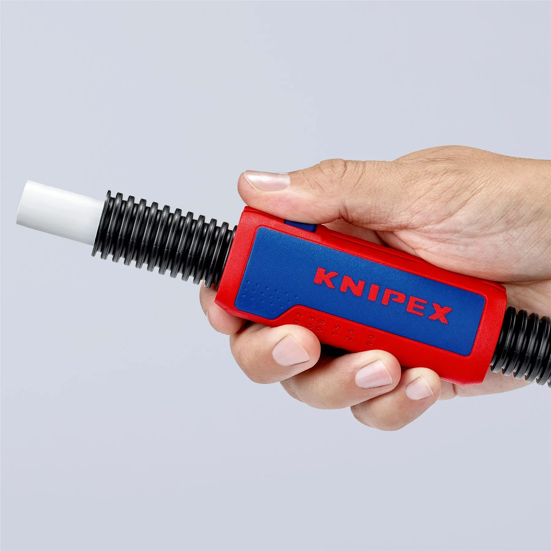 KNIPEX TwistCut Corrugated Pipe Cutter and Wire Stipper 13-32mm Diameter Capacity 100mm 90 22 02 SB