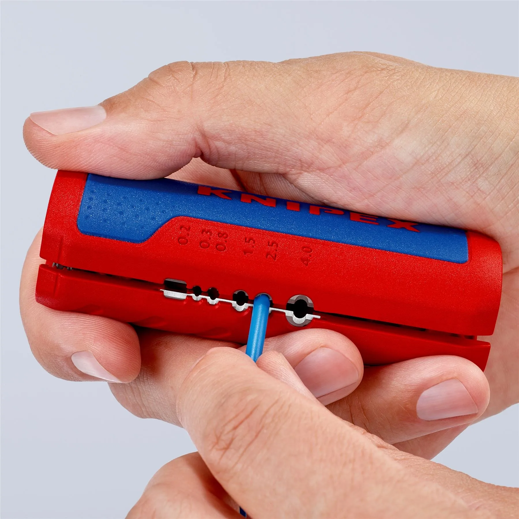 KNIPEX TwistCut Corrugated Pipe Cutter and Wire Stipper 13-32mm Diameter Capacity 100mm 90 22 02 SB
