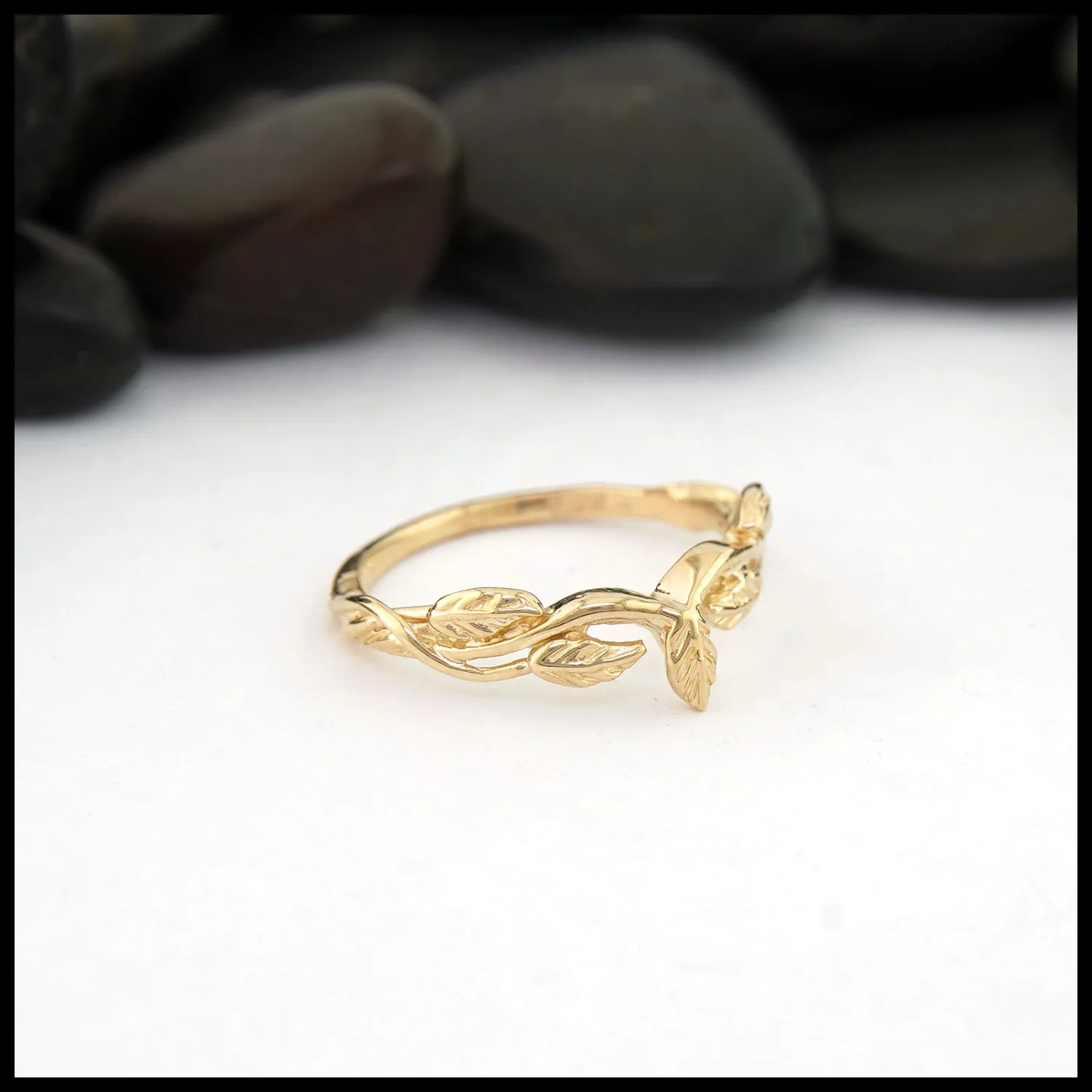 Leaf and Vine Shadow Chevron Band in Gold