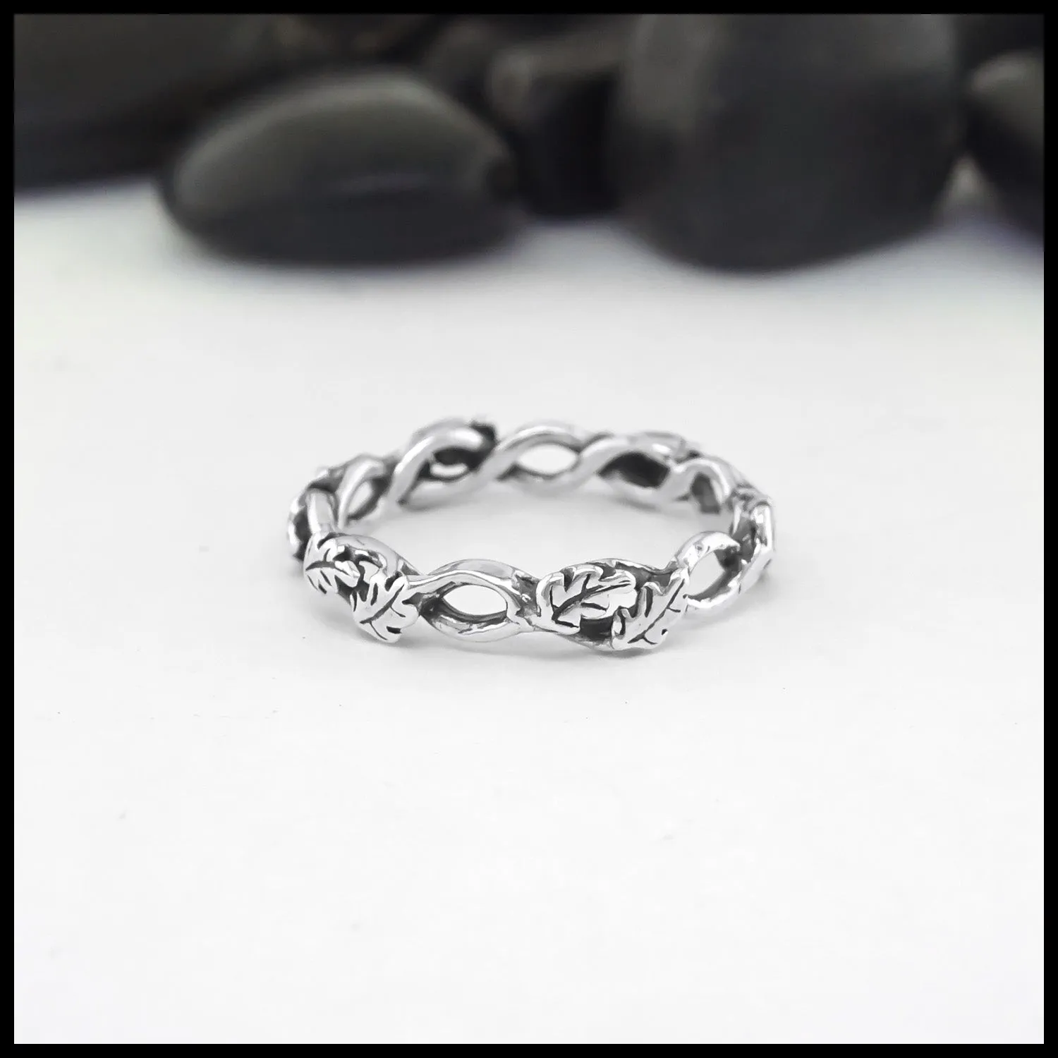 Leaf and Vine Twist Ring