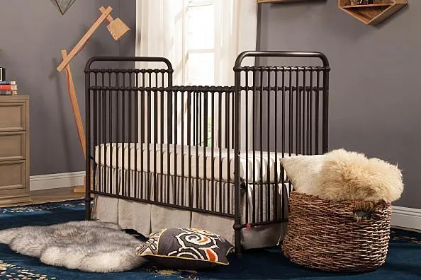 Million Dollar Baby Classic Abigail 3-in-1 Convertible Crib