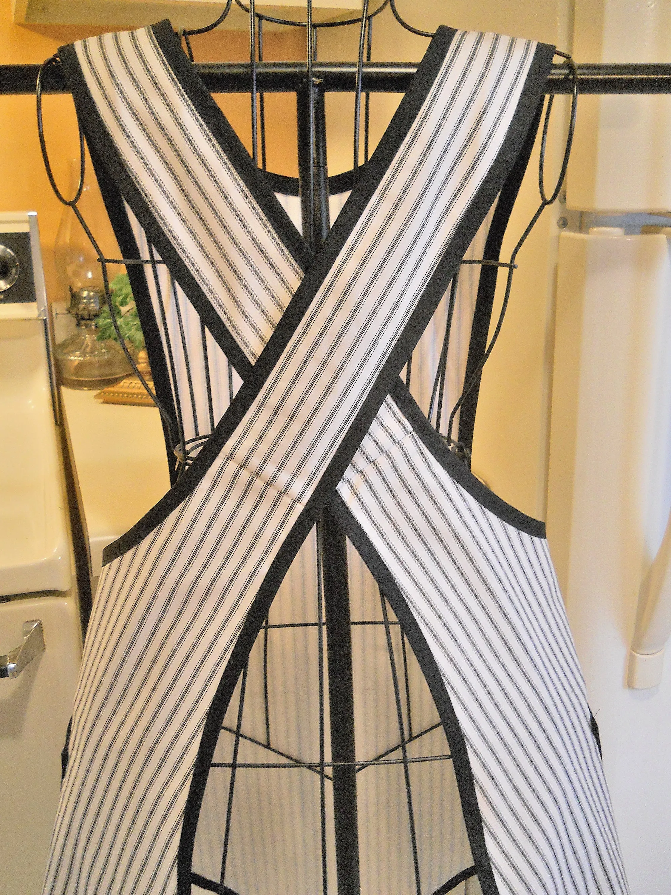Old Fashioned Crossover No Tie Apron in Black and Ecru Ticking in Medium