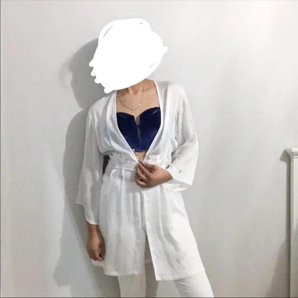 Oscar de la Renta white lace robe throw