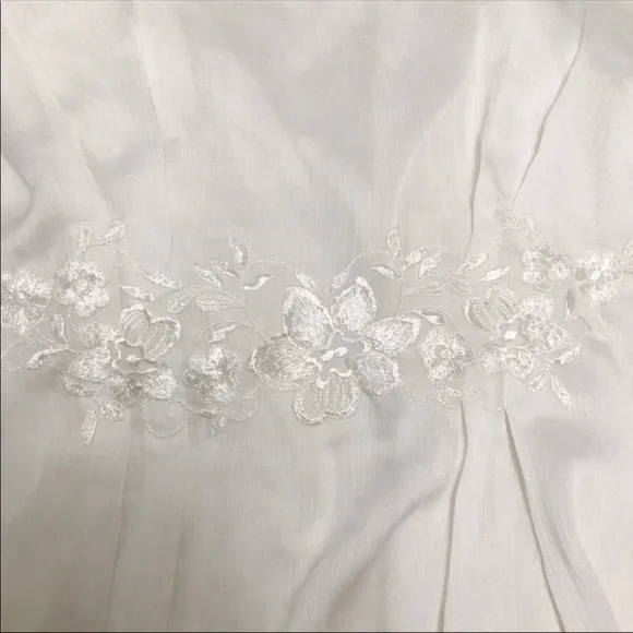 Oscar de la Renta white lace robe throw