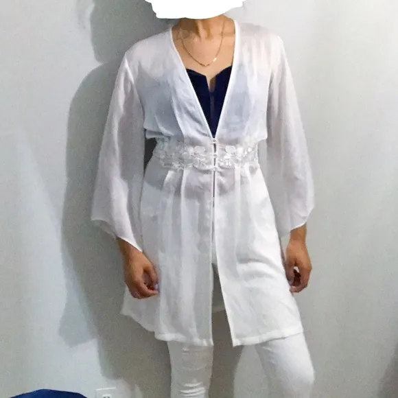 Oscar de la Renta white lace robe throw