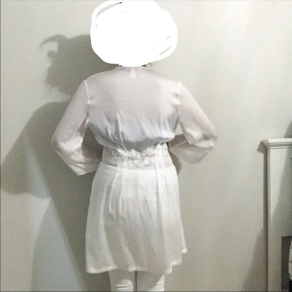 Oscar de la Renta white lace robe throw