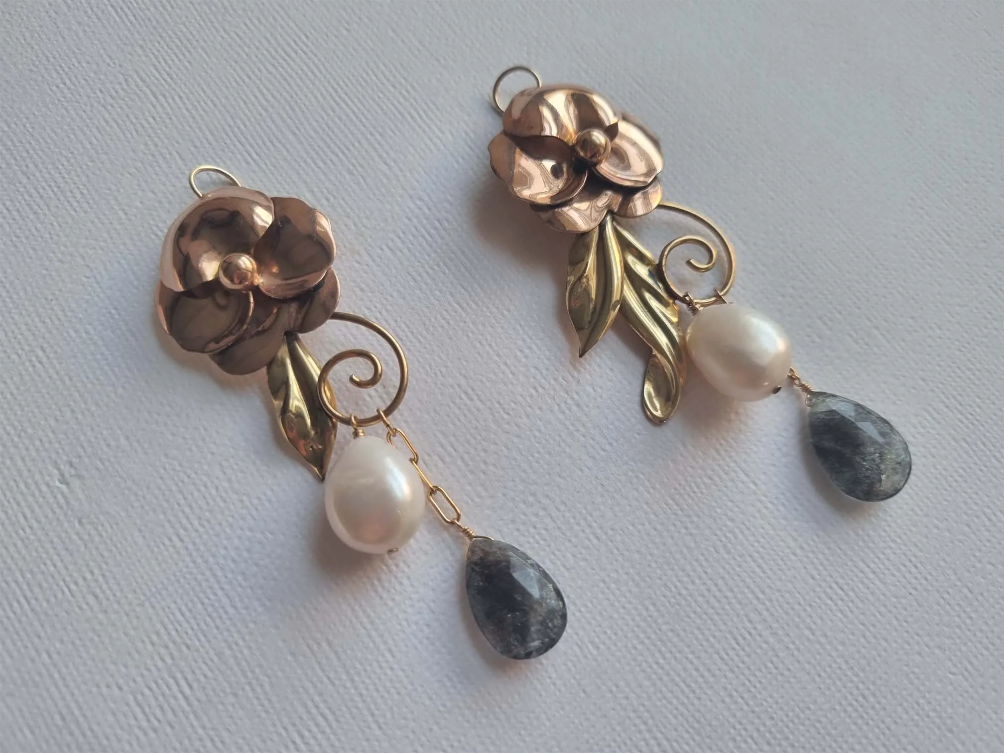 rose garden | vintage flower pin pearl and quartz earrings