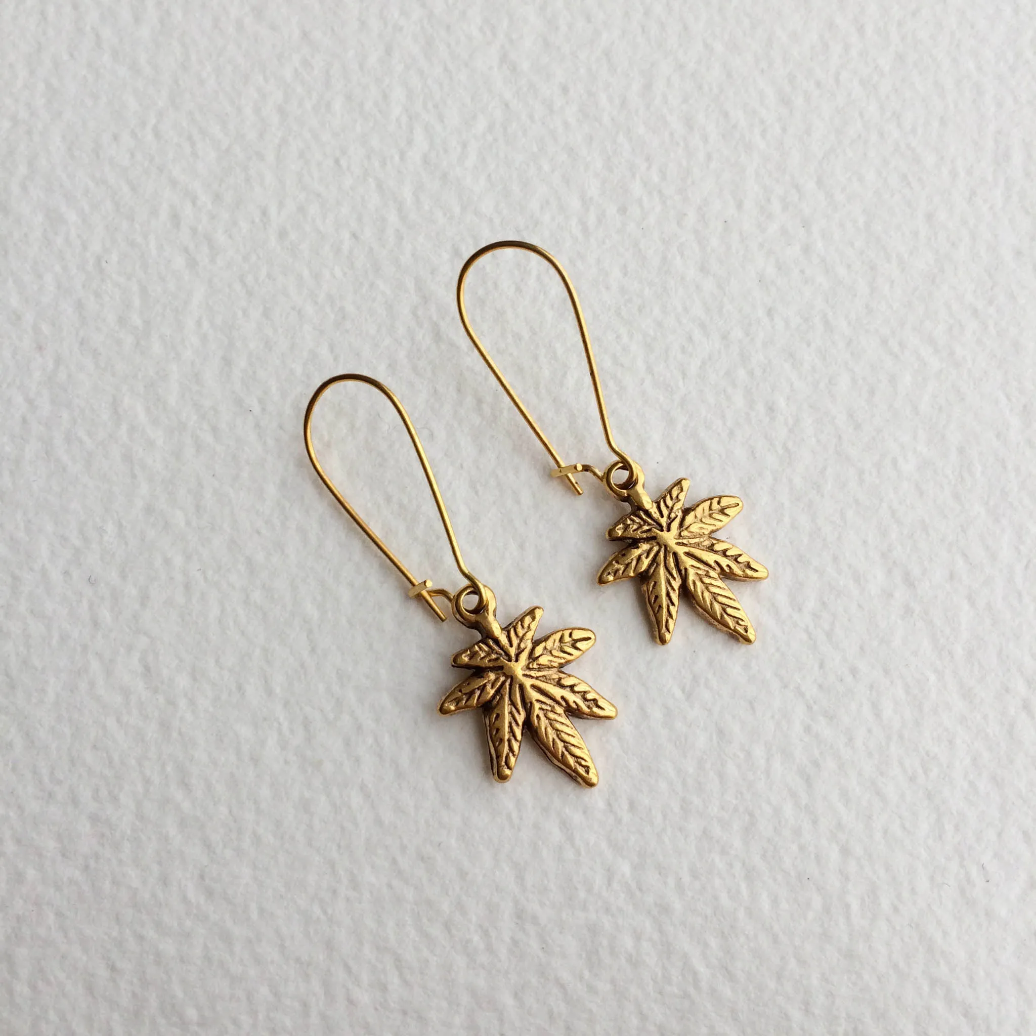 Simple Weed Earring - Gold