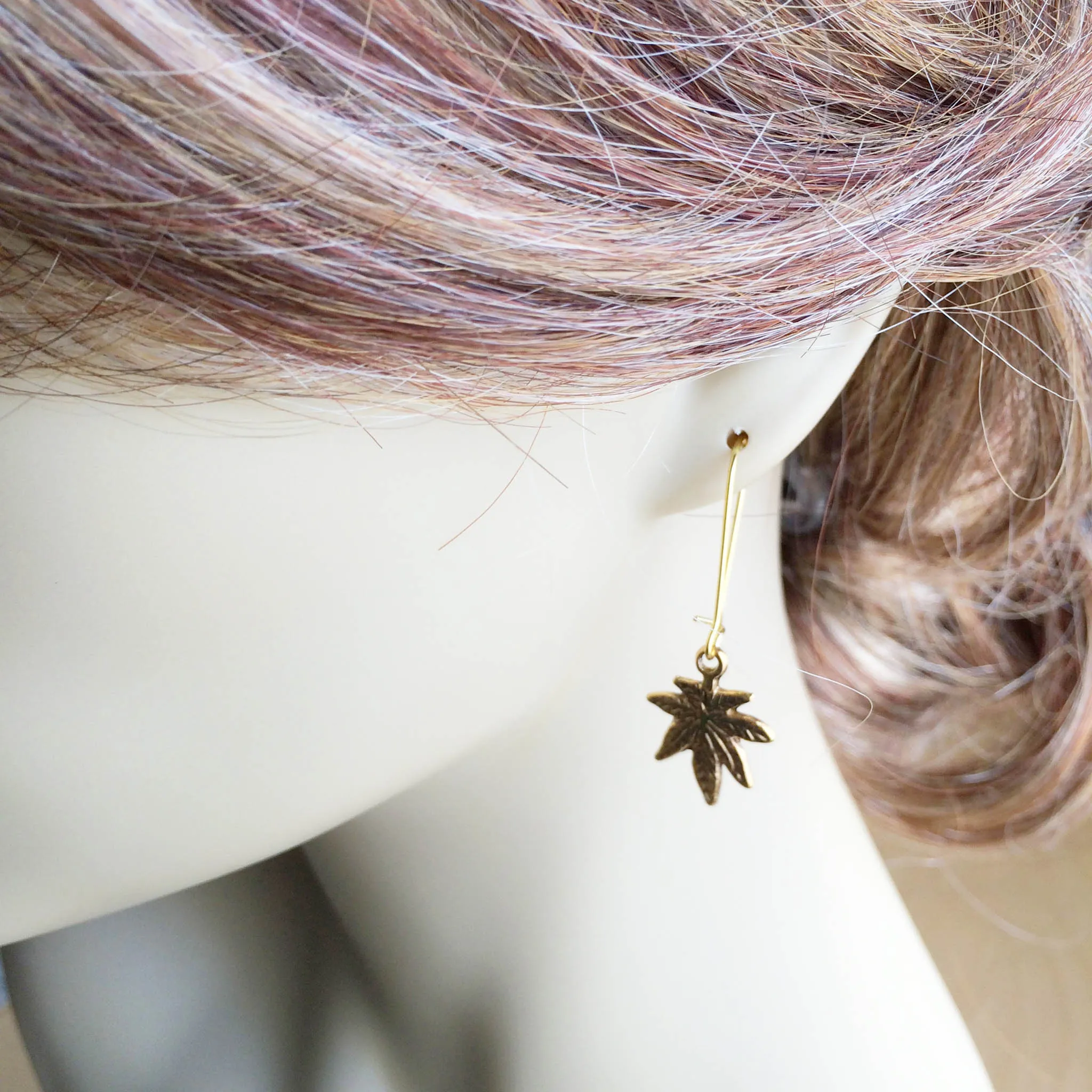 Simple Weed Earring - Gold