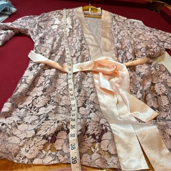 Victoria’s Secret PINK peach FLORAL sheer LACE ROBE Gold label satin RAYON belt