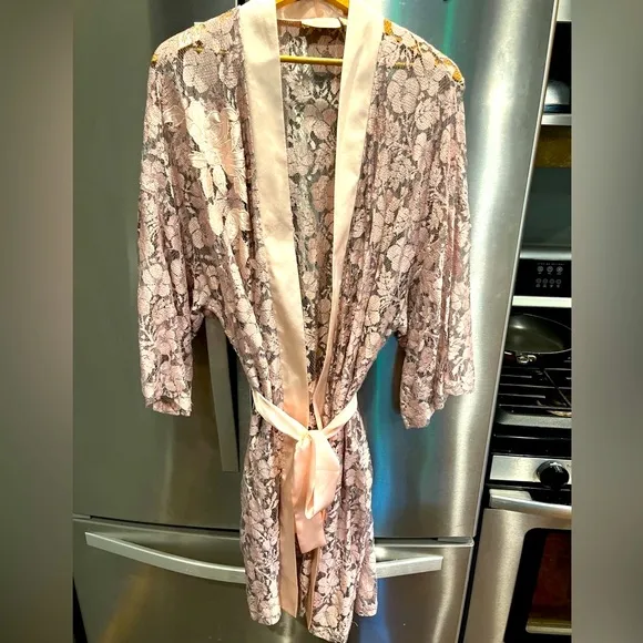Victoria’s Secret PINK peach FLORAL sheer LACE ROBE Gold label satin RAYON belt