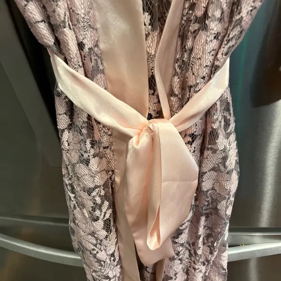 Victoria’s Secret PINK peach FLORAL sheer LACE ROBE Gold label satin RAYON belt