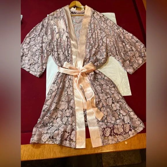 Victoria’s Secret PINK peach FLORAL sheer LACE ROBE Gold label satin RAYON belt