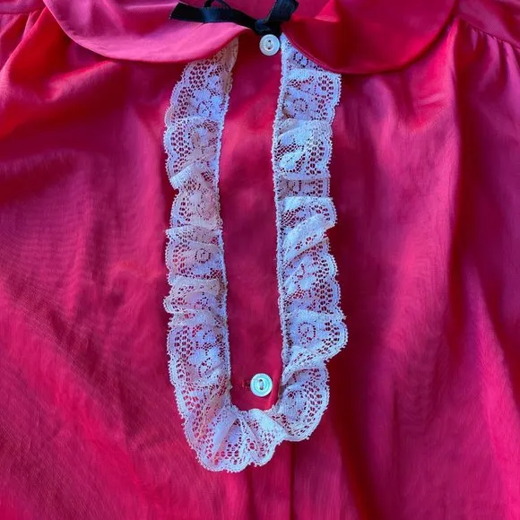 Vintage duster robe red with white lace and black tie at peterpan collar
