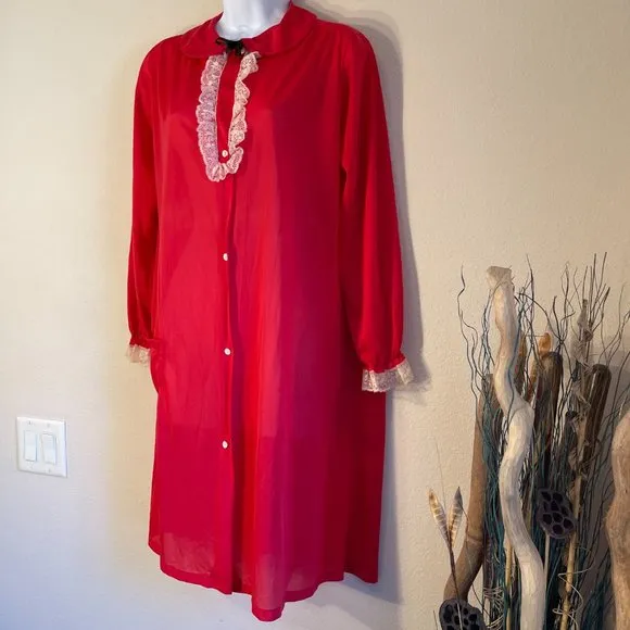 Vintage duster robe red with white lace and black tie at peterpan collar
