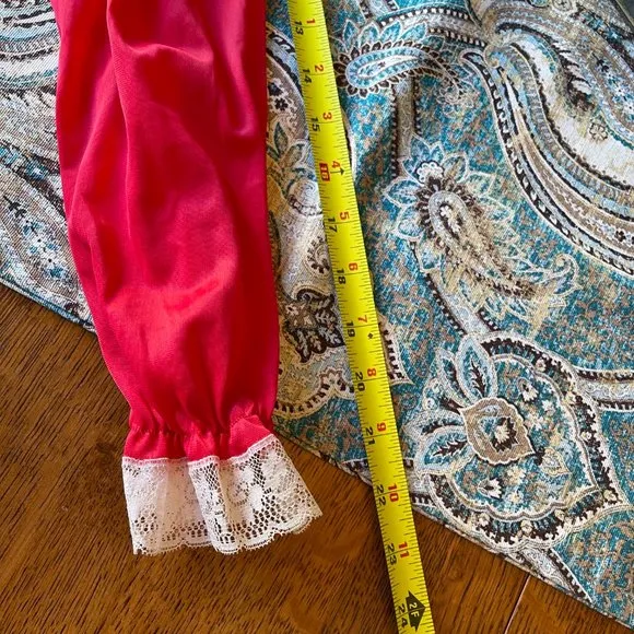 Vintage duster robe red with white lace and black tie at peterpan collar