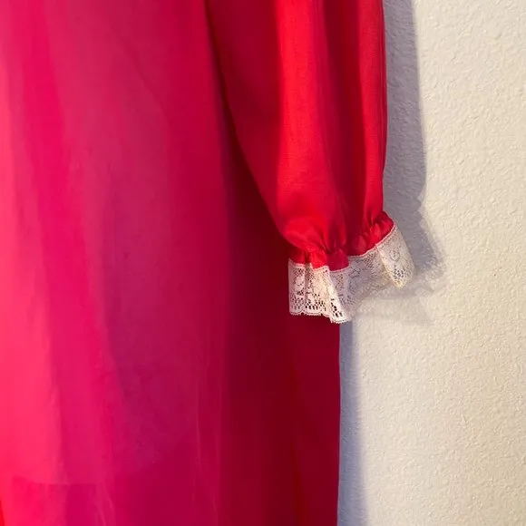 Vintage duster robe red with white lace and black tie at peterpan collar