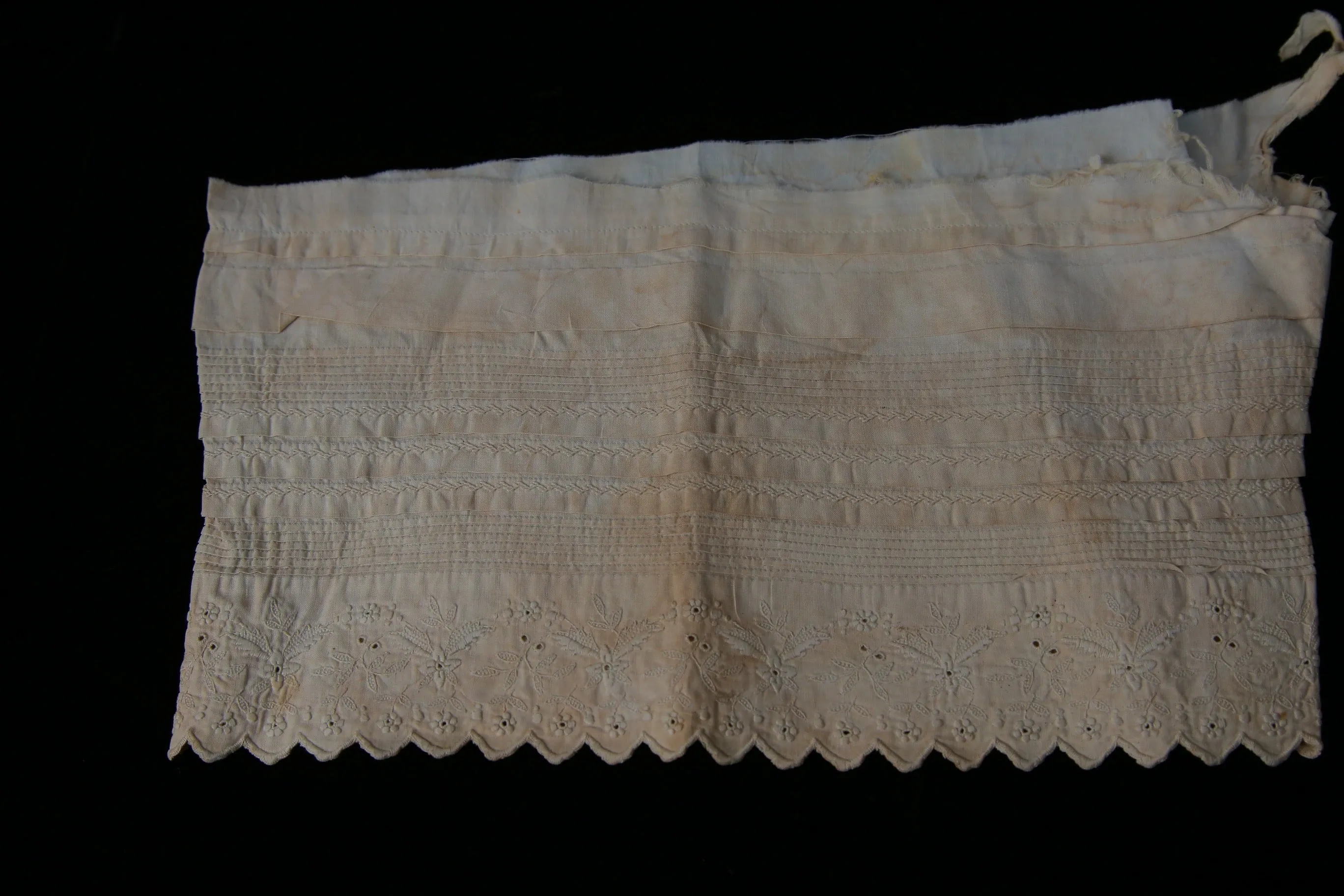 Vintage lace 19C Victorian handmade Ayrshire whitework lace cuff