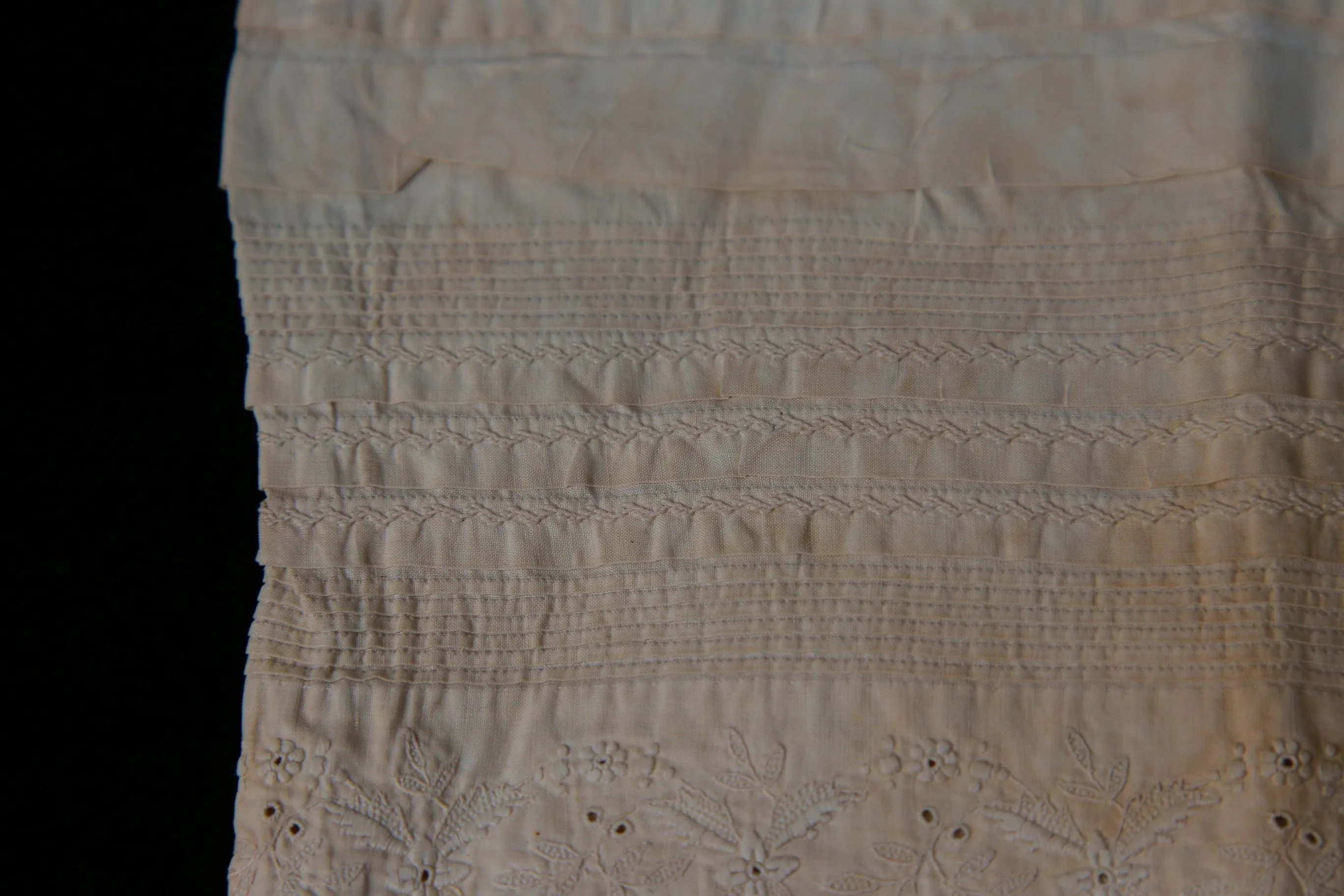 Vintage lace 19C Victorian handmade Ayrshire whitework lace cuff