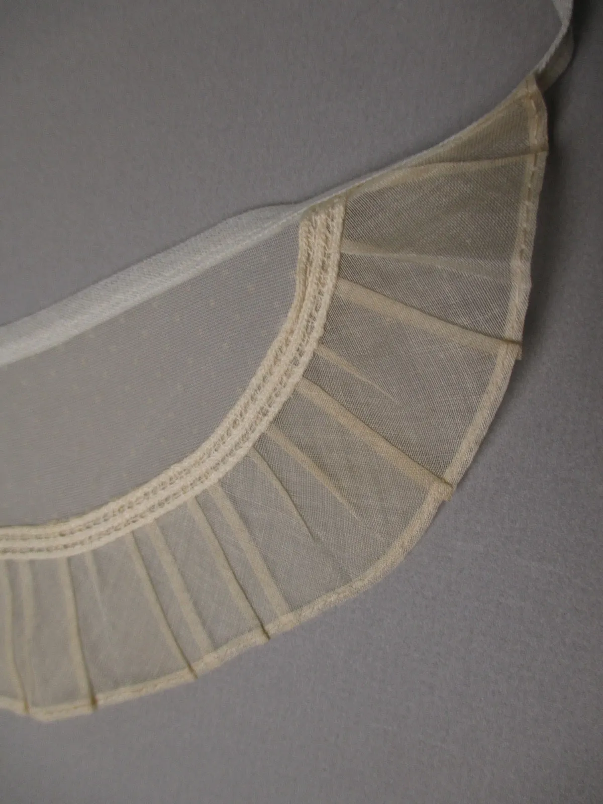 Vintage lace nylon pleated collar 1940s