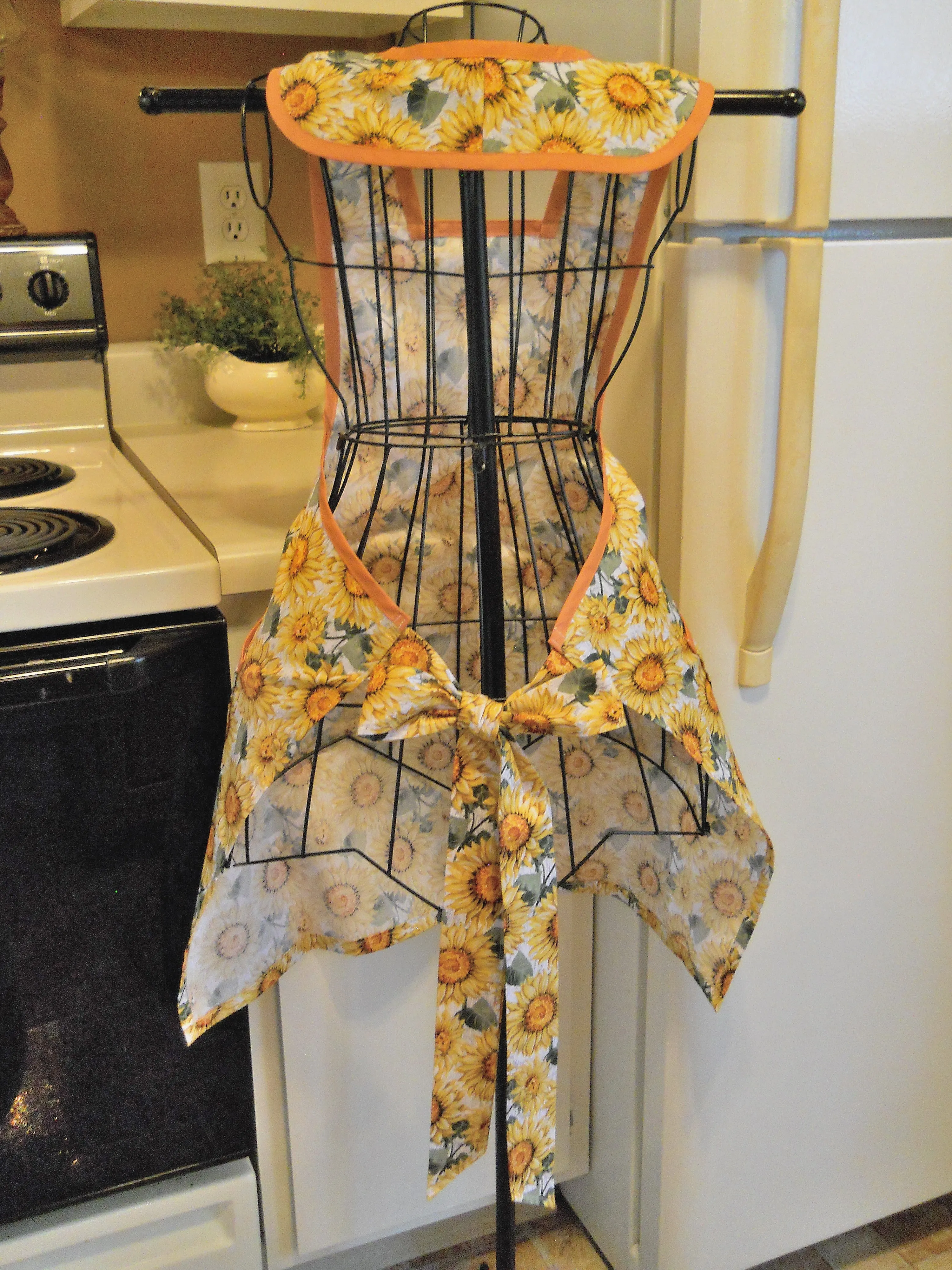 Vintage Style Apron with Sunflowers in Large